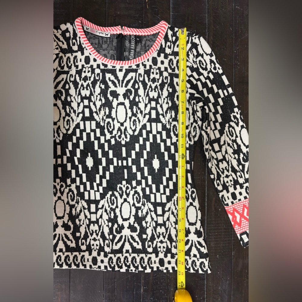 Yoana Baraschi Womens Top Black White Coral Pink Stretch Knit Size Small - Picture 8 of 11